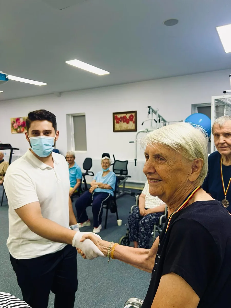 AsertivO - Servicii Premium Pentru Seniori 42