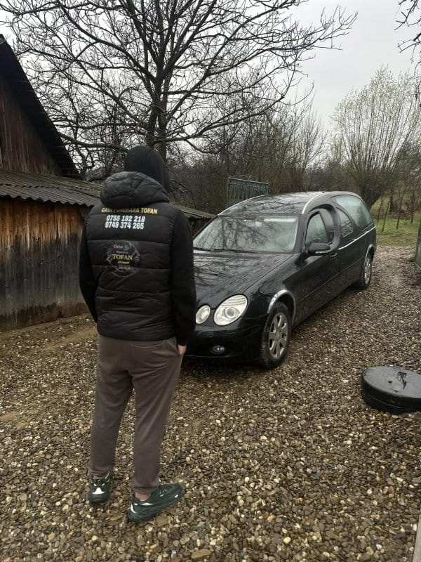Casa Funerară Tofan Moinești 4