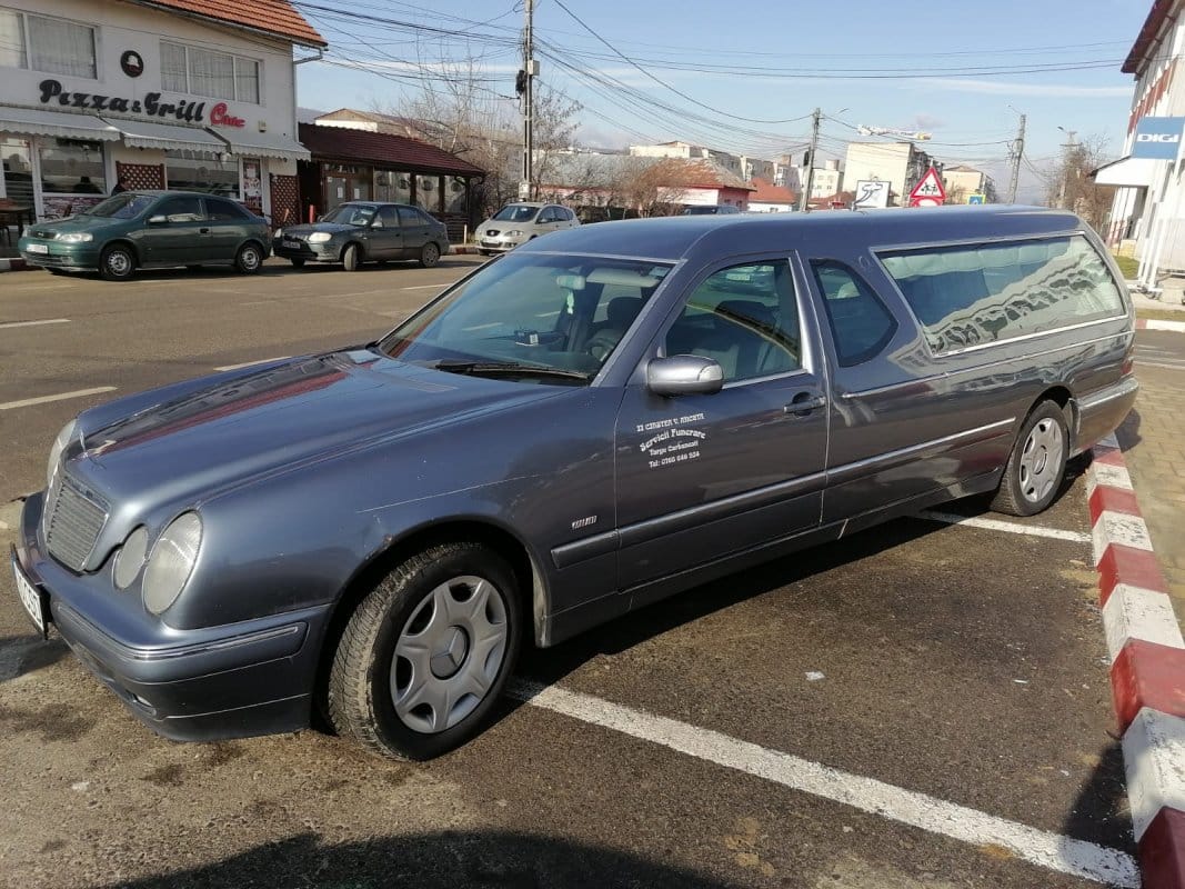 Funerare Târgu Cărbunești 4