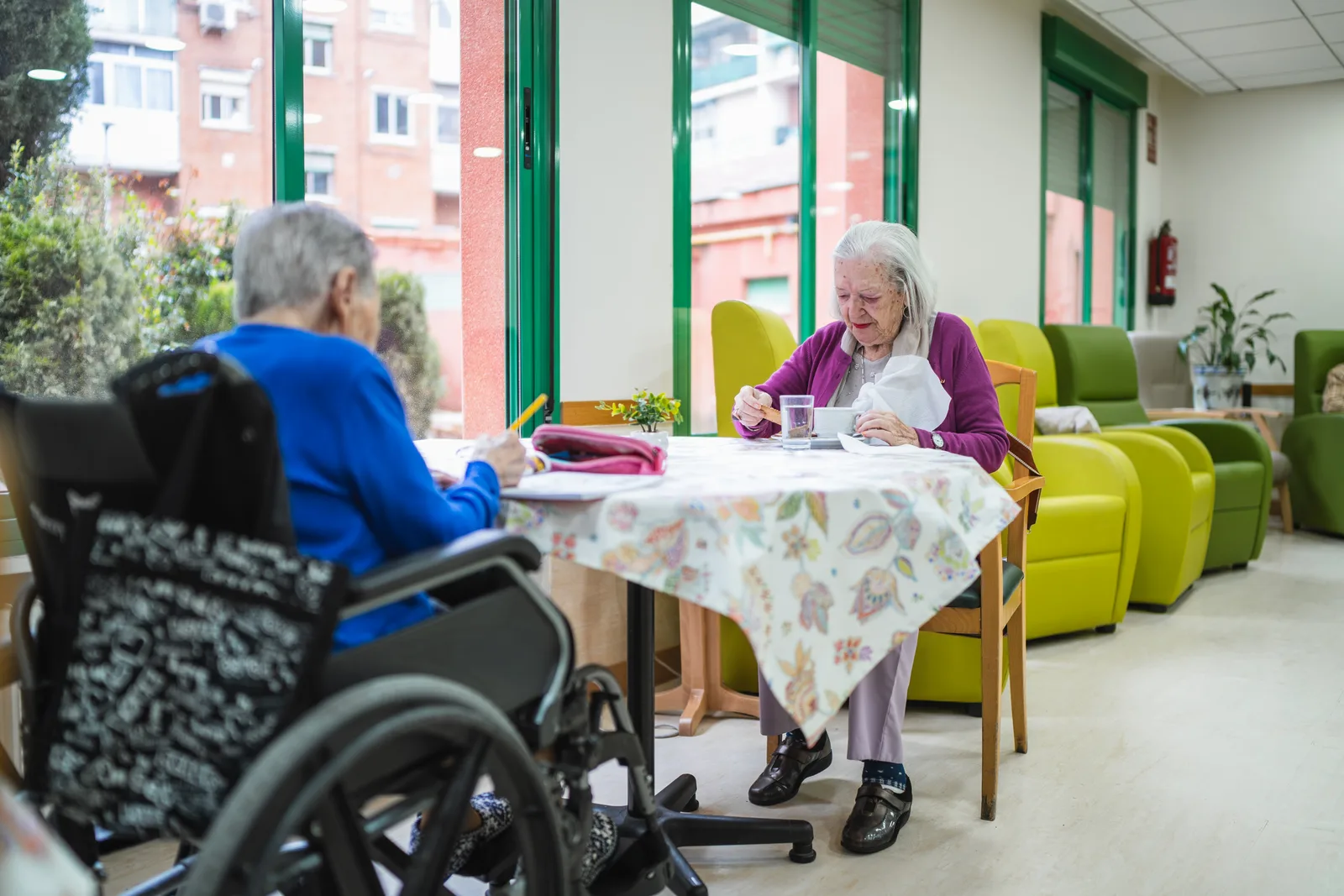 Ambulanța privată pentru seniori în 2026: ghid complet de alegere și utilizare