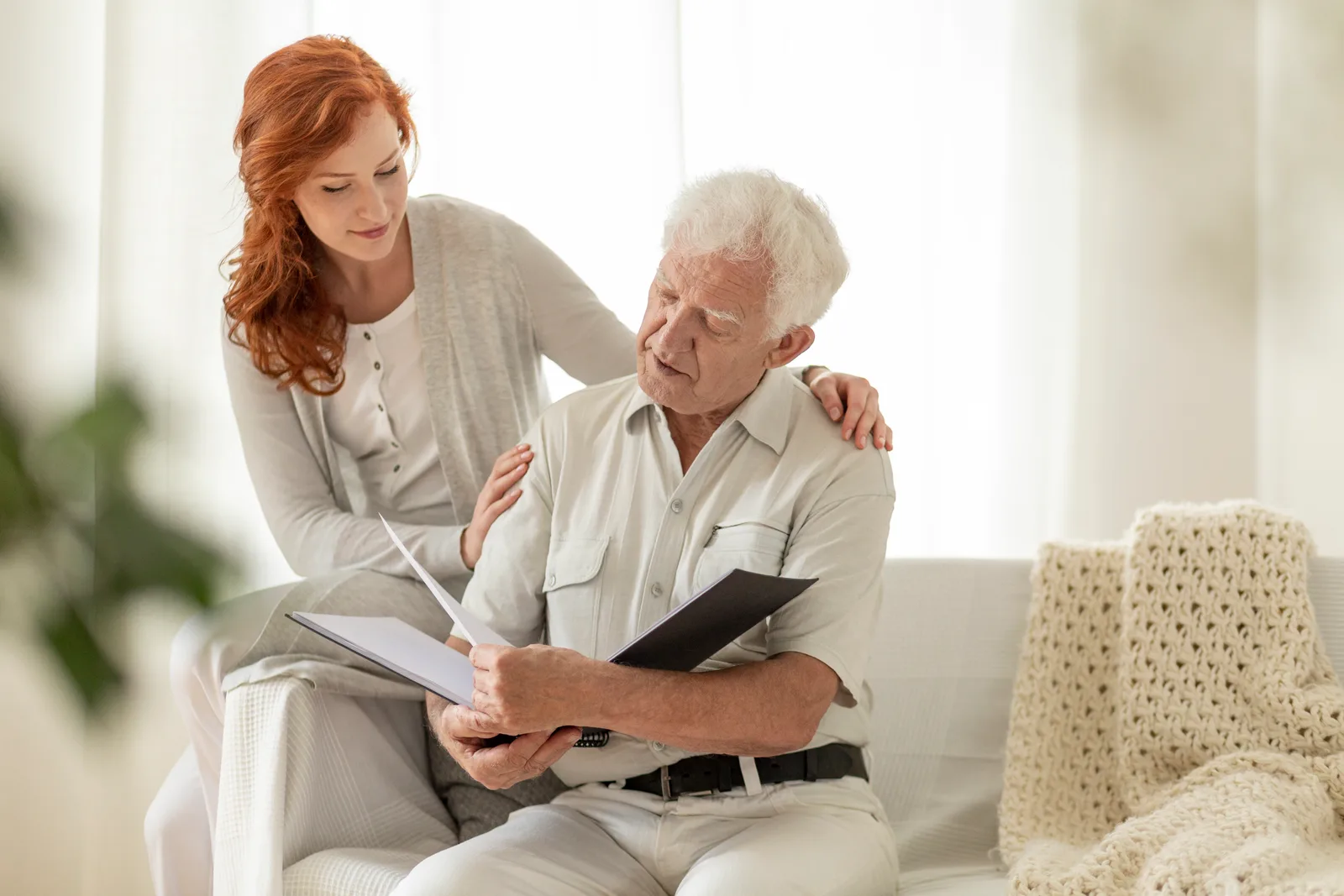 Ambulanță privată pentru seniori în 2026: Ghid complet de servicii și costuri
