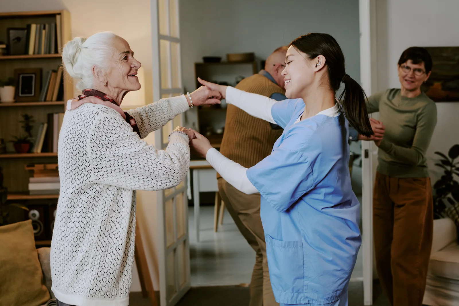 Alzheimer: primele 5 semne pe care familia le ignoră — și ce trebuie să faci când le observi