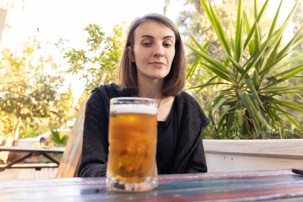 Lunile fără alcool: beneficii importante pentru sănătatea seniorilor