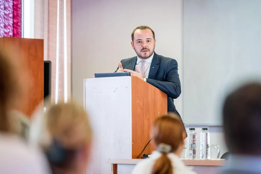 Seniorii vor putea accesa propriul dosar medical electronic într-o nouă platformă digitală