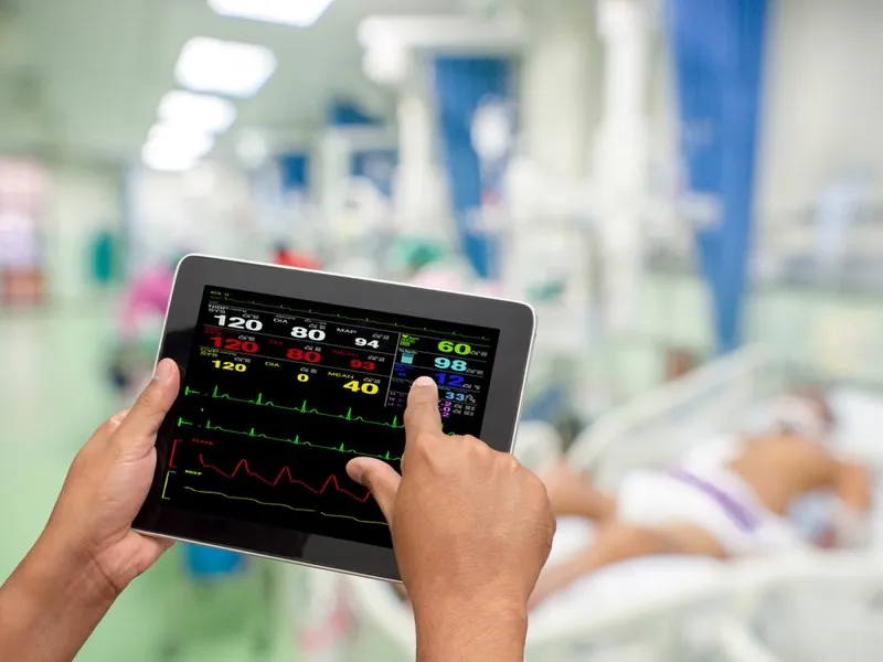 Riscurile inteligenței artificiale în medicina pentru seniori: ce trebuie să știe familiile