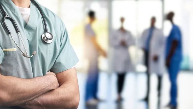 Veniturile medicilor vor crește semnificativ până în 2027 prin noua reformă salarială