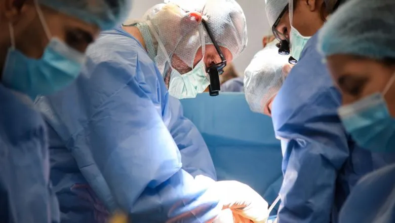 Cazul unei femei de 57 ani cu dureri în piept: diagnostic și tratament cardiac