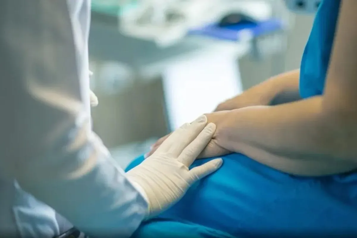 Cancerul ovarian: simptome nespecifice care pot trece neobservate