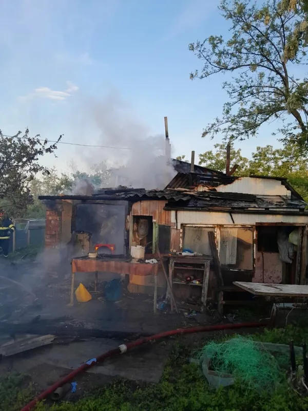 Tragedia din Botoșani: Senior de 77 de ani și-a pierdut viața într-un incendiu cauzat de fumat