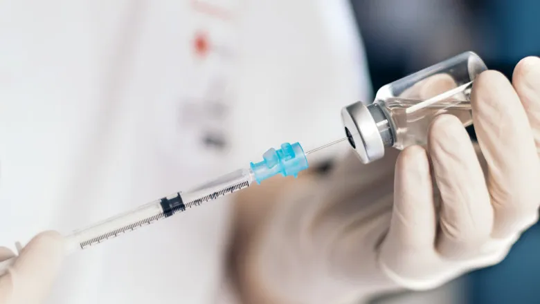 Vaccin experimental ARNm împotriva melanomului, rezultate pozitive în studiu pe 1.137 pacienți