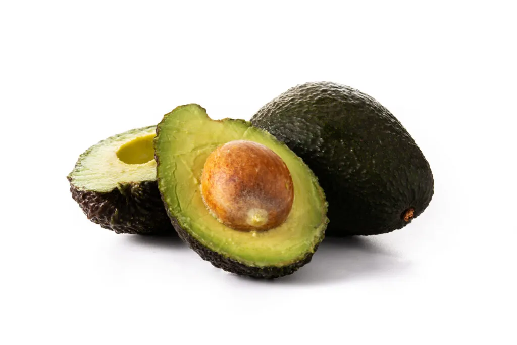 Avocado, alimentul recomandat de cardiologi pentru sănătatea inimii seniorilor