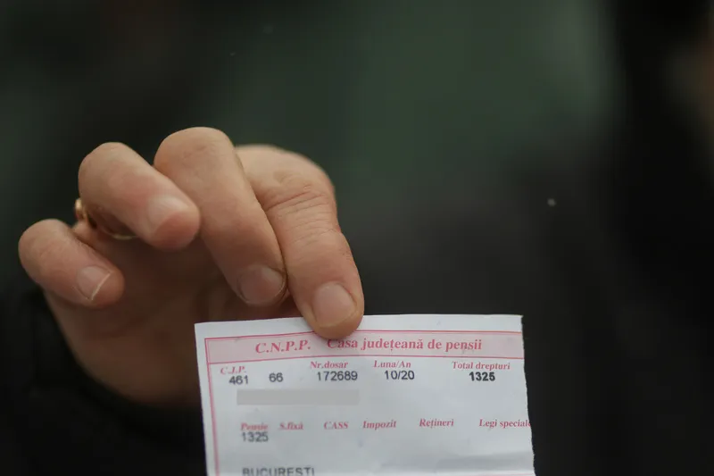 Talonul de pensie va avea cod QR pentru scutirile la transport public