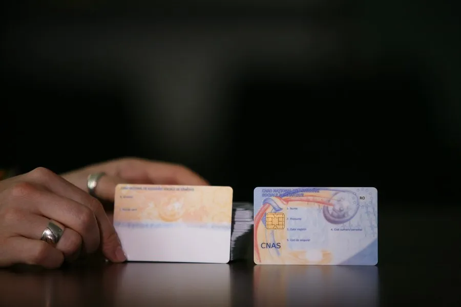 Cardul de sănătate și noua Carte de Identitate pot fi folosite ambele în octombrie la medic