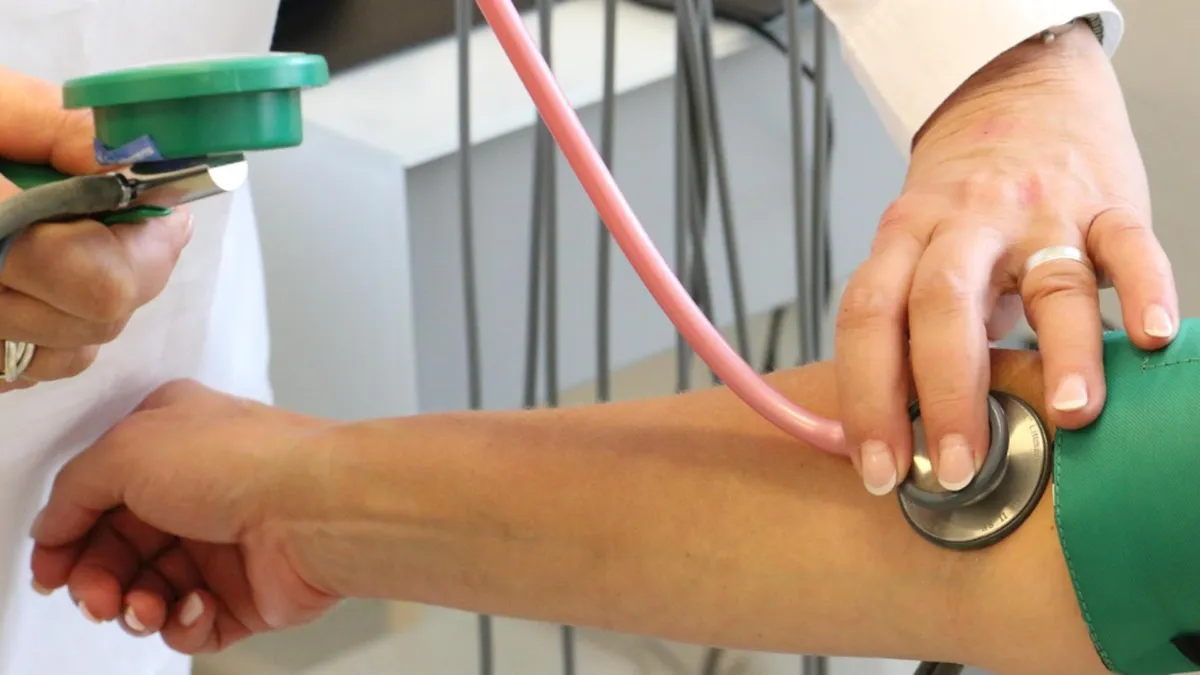 Pericol ascuns în micul dejun: substanța care crește riscul de infarct la seniori cu 80%