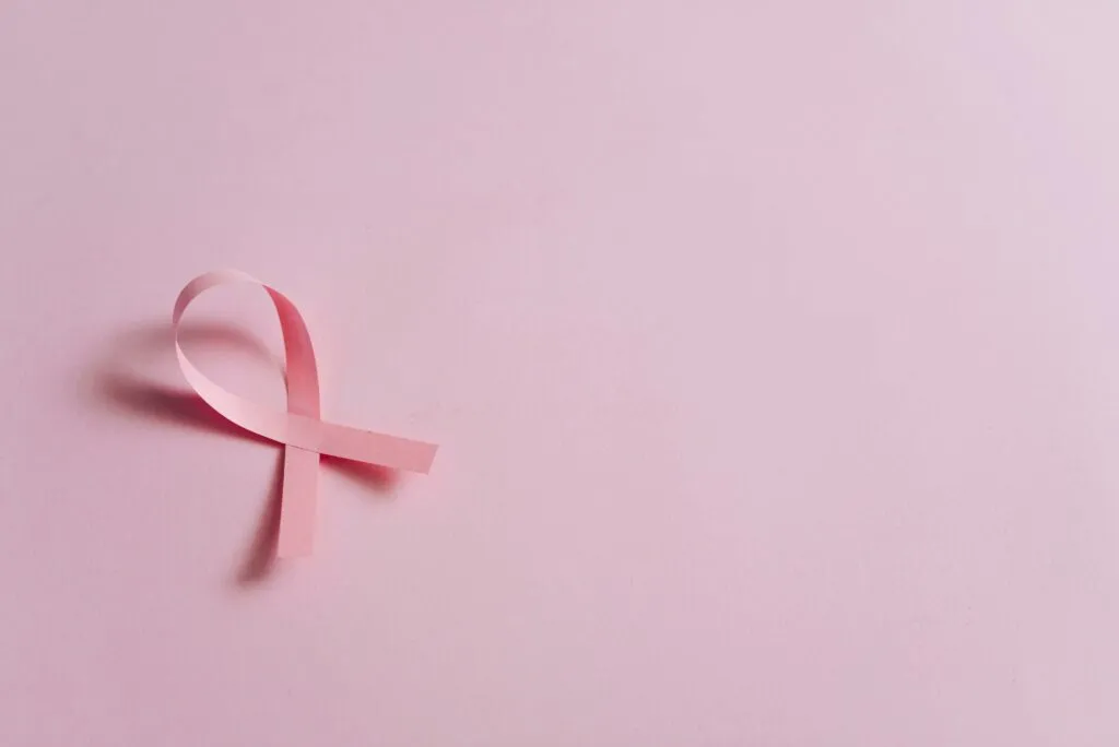 Noi speranțe pentru femeile vârstnice: testul genomic care poate elimina chimioterapia în cancerul de sân