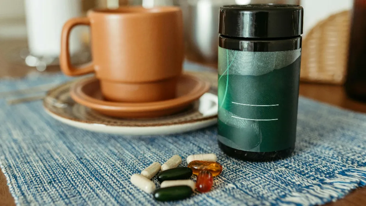 Interacțiunile periculoase între cafea și medicamentele uzuale la seniori