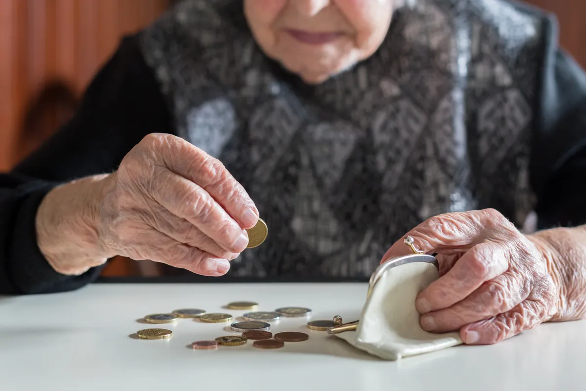 Pensii și salarii pe județe: unde se plătesc cele mai mari și cele mai mici venituri
