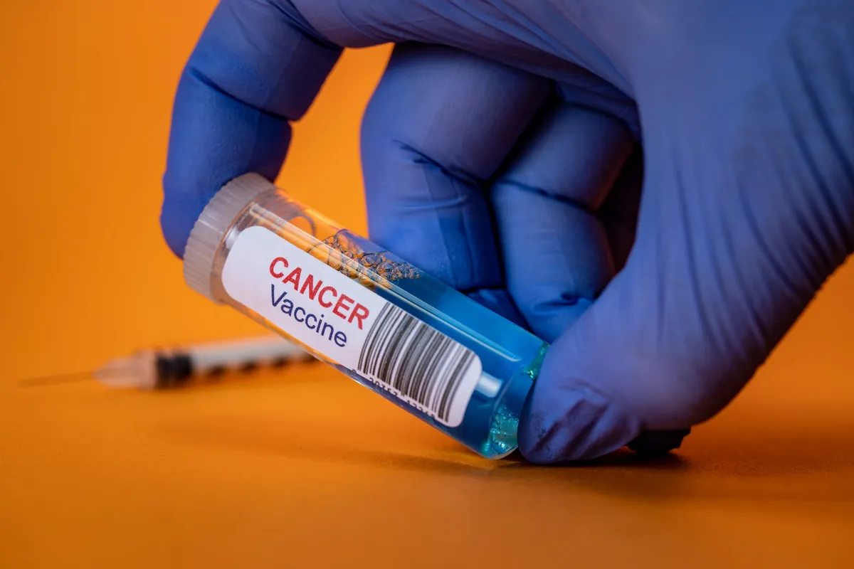Vaccin anticancer personalizat pe bază de ARNm, testat cu succes împotriva melanomului