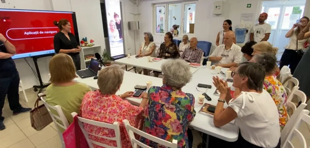 Workshop Hi Digital: seniori bucureșteni, inițiați în utilizarea smartphone-ului