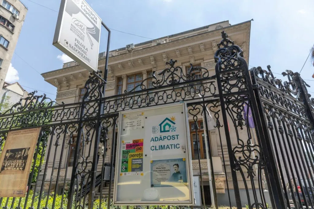 Bucharest Opens 300 Free Climate Shelters, Including Senior Clubs