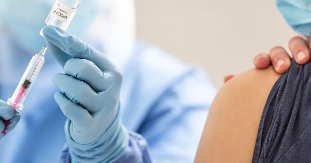 Vaccin experimental împotriva melanomului: cum funcționează și ce alte cancere ar putea trata