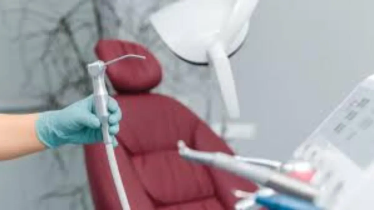 Medicii stomatologi contestă noul program de decontare pentru serviciile dentare în spitalele de stat