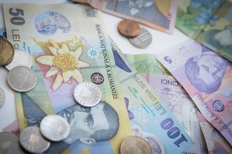 New law: savings and investment accounts for retirement, based on the American 401(k) model