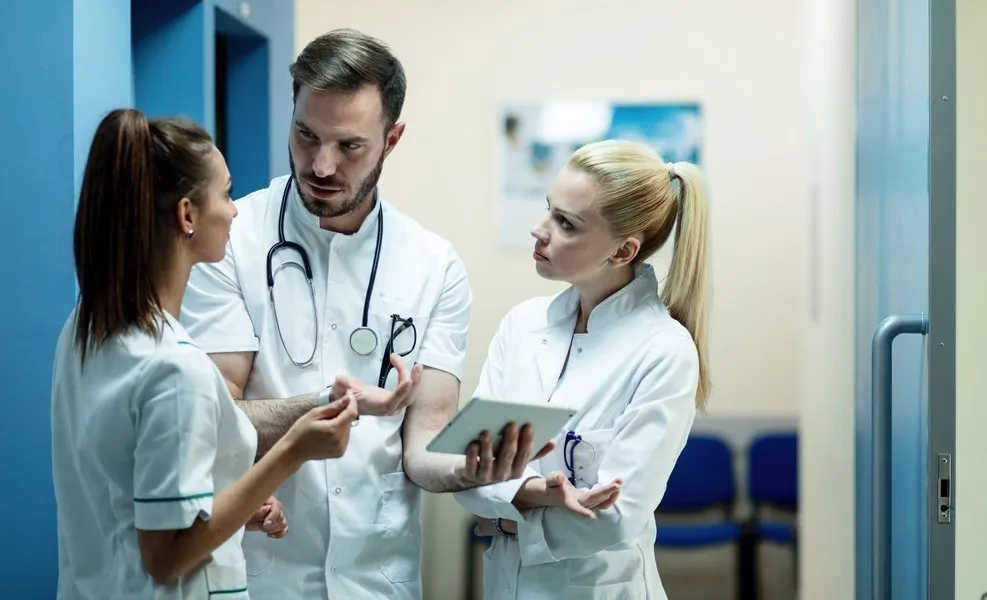 CASS versus servicii private: nemulțumirile românilor privind accesul la sănătatea publică