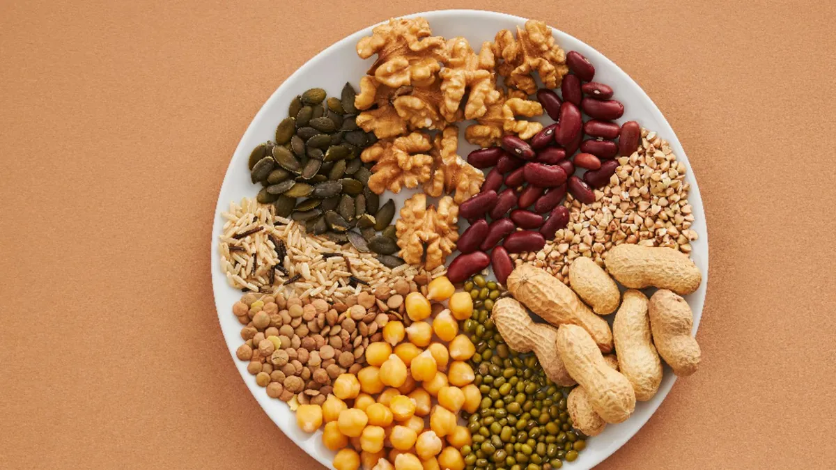 Alimentele care reduc foamea la vârstnici: recomandările nutriționiștilor pentru seniori