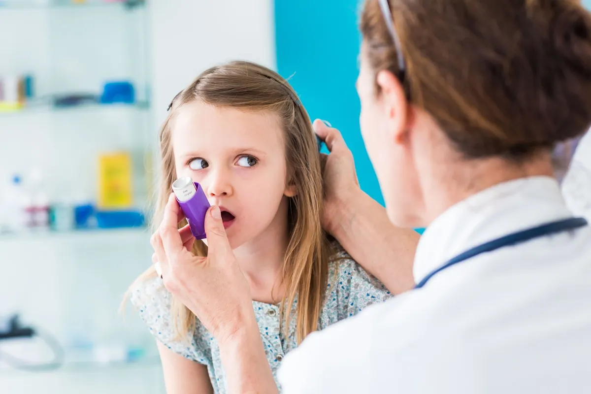 „Astmul de furtună”: fenomenul respirator care poate afecta și copiii fără astm diagnosticat